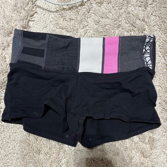 Lululemon reversible shorts size 4 - Picture 3 of 5